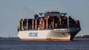 container-ship-2893480_1920